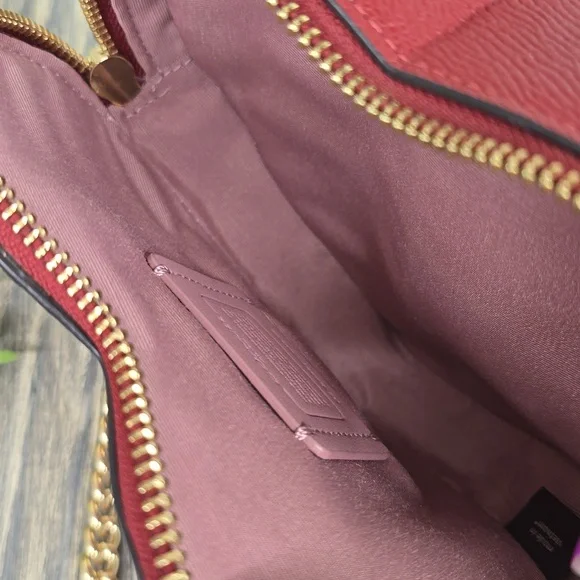 NEW Coach Limited Edition Heart Purse - Picture 8 of 10